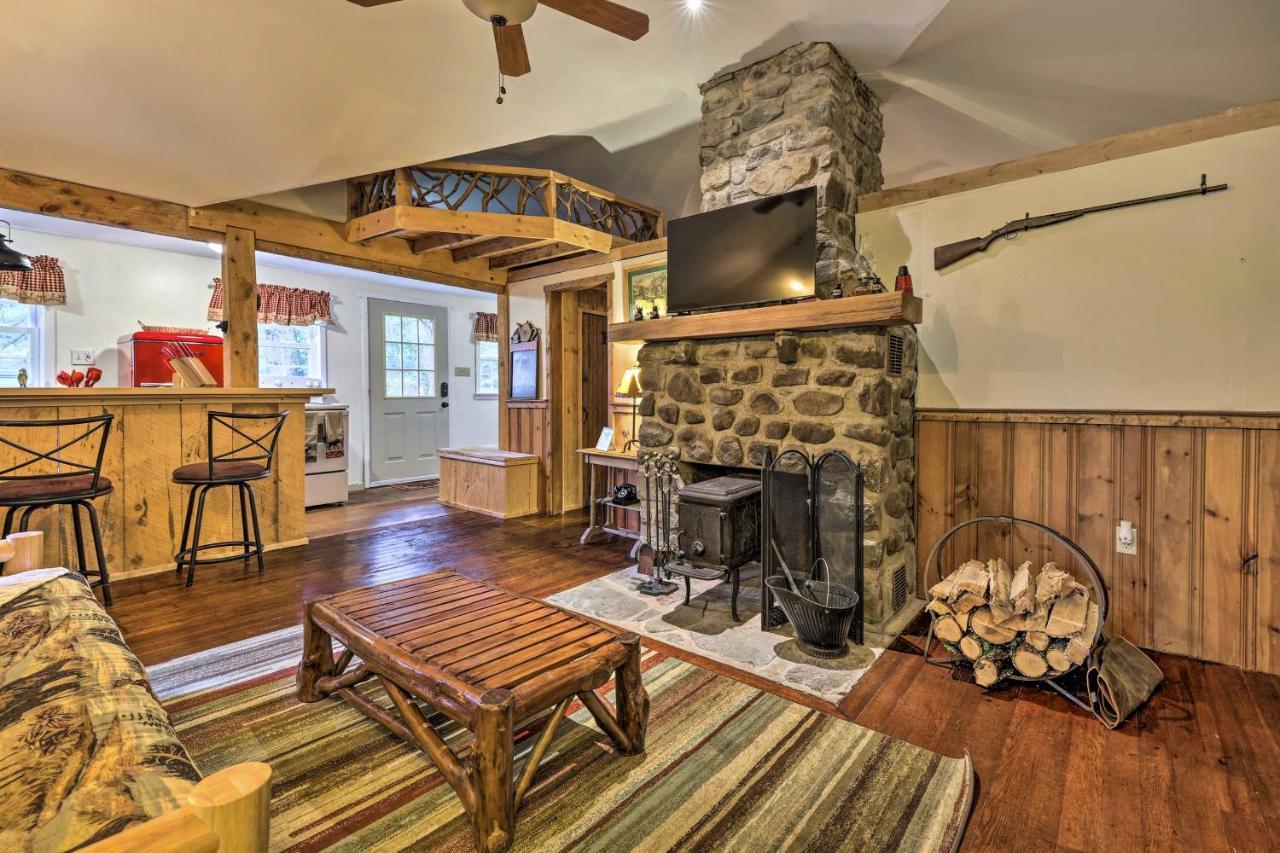 Tranquil Greentown Cabin With Screened Porch! Exterior photo